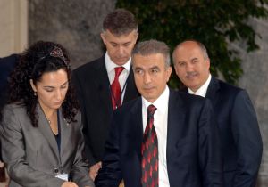 ROZETİ TAKTI, MUHALEFETE YÜKLENDİ!